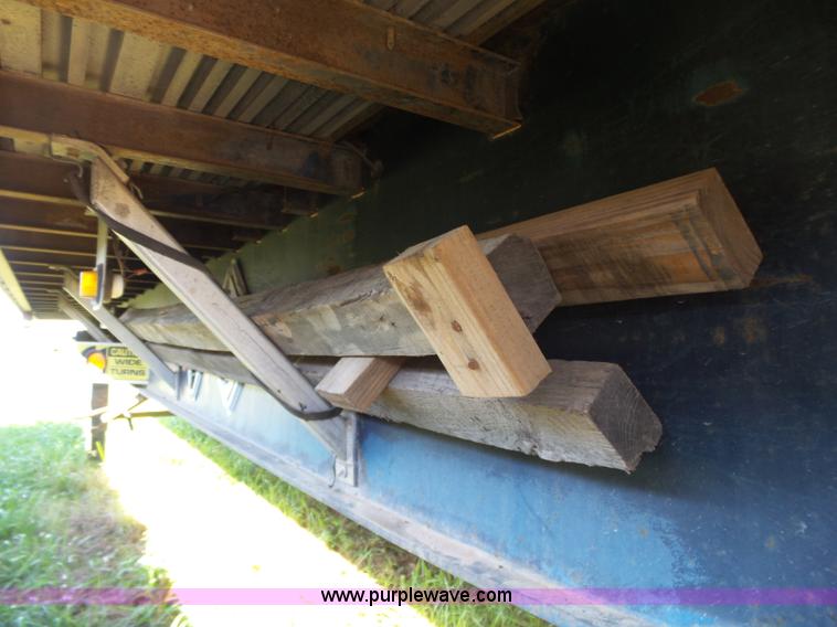 image for item L5804 1999 Utility FS2CHA flatbed trailer