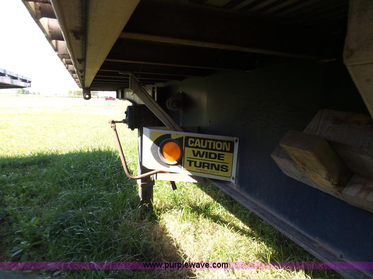 image for item L5804 1999 Utility FS2CHA flatbed trailer