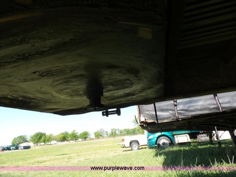 image for item L5804 1999 Utility FS2CHA flatbed trailer