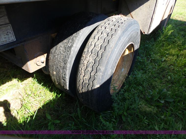 image for item L5804 1999 Utility FS2CHA flatbed trailer