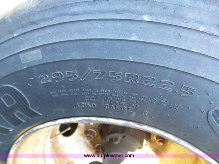 image for item L5804 1999 Utility FS2CHA flatbed trailer