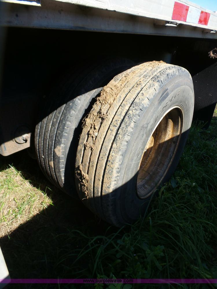 image for item L5804 1999 Utility FS2CHA flatbed trailer