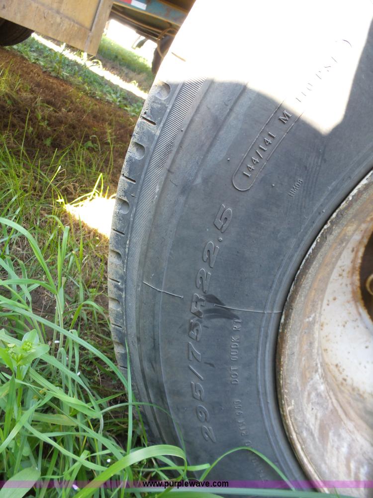 image for item L5804 1999 Utility FS2CHA flatbed trailer