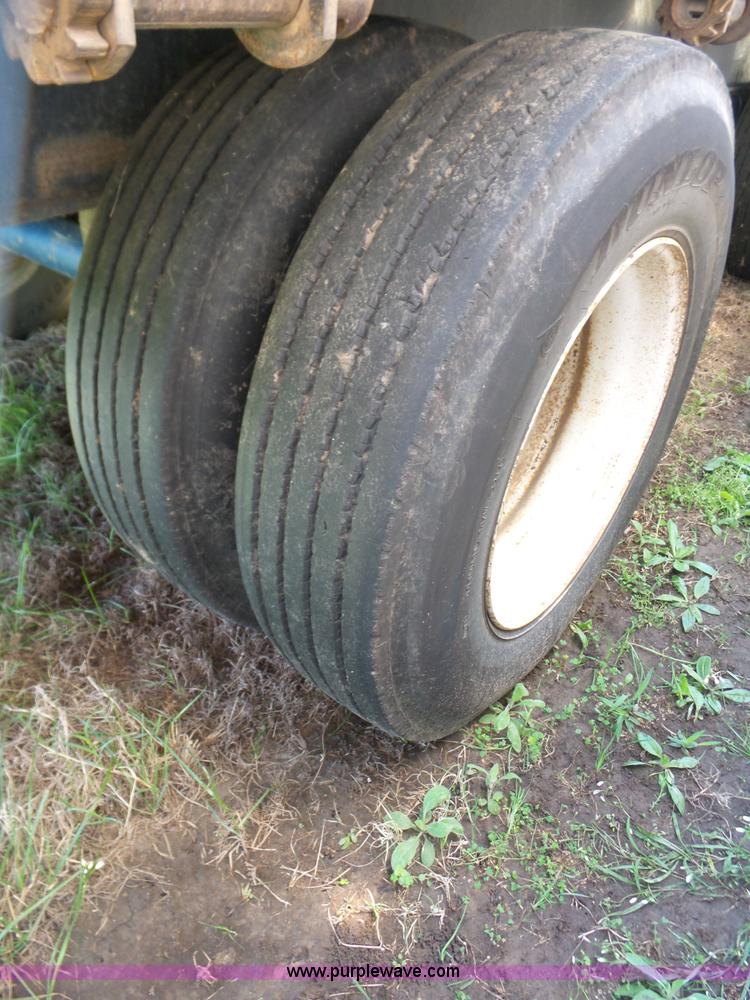 image for item L5804 1999 Utility FS2CHA flatbed trailer