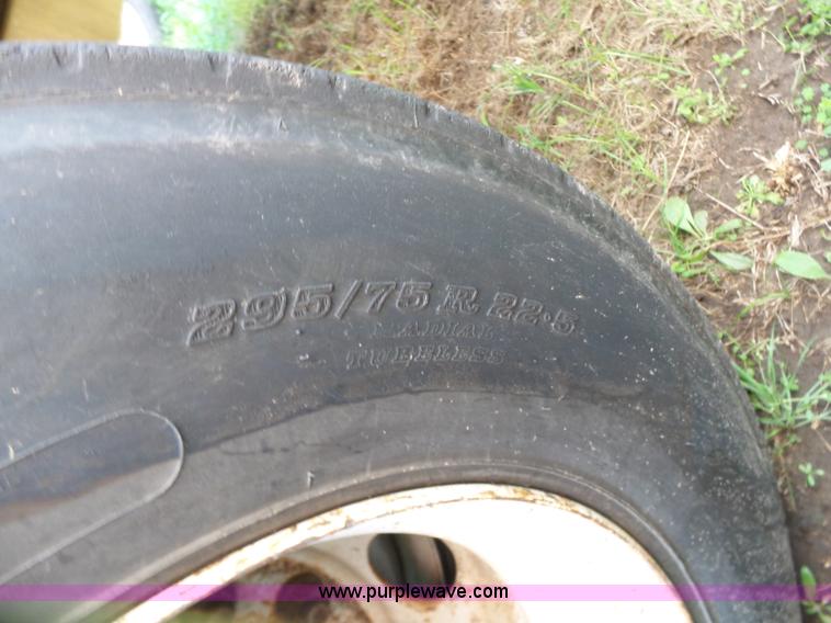 image for item L5804 1999 Utility FS2CHA flatbed trailer