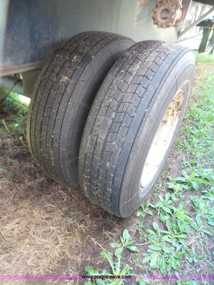 image for item L5804 1999 Utility FS2CHA flatbed trailer