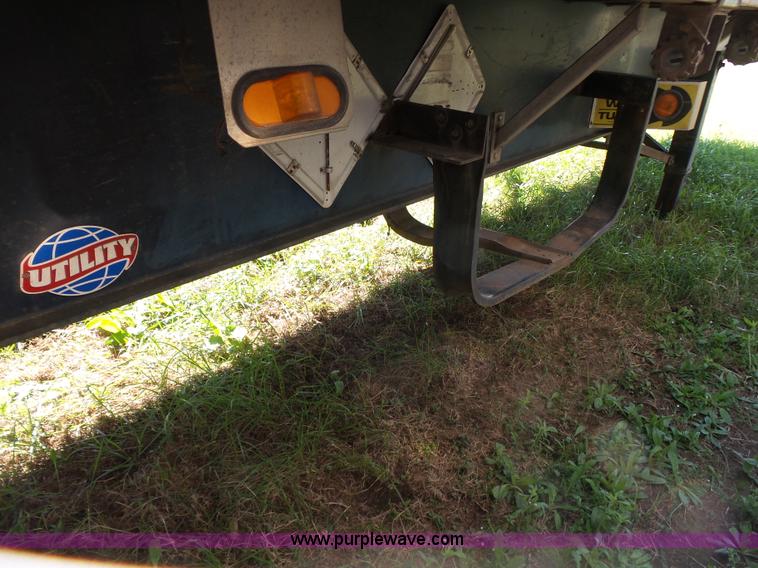 image for item L5804 1999 Utility FS2CHA flatbed trailer