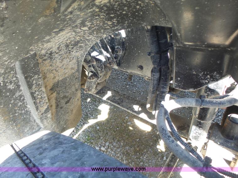 image for item L6017 2004 Freightliner Columbia semi truck