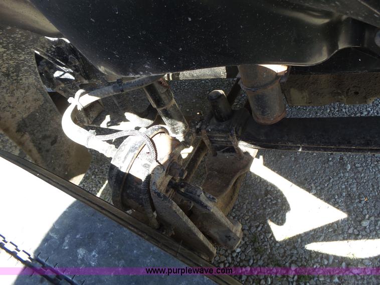 image for item L6017 2004 Freightliner Columbia semi truck