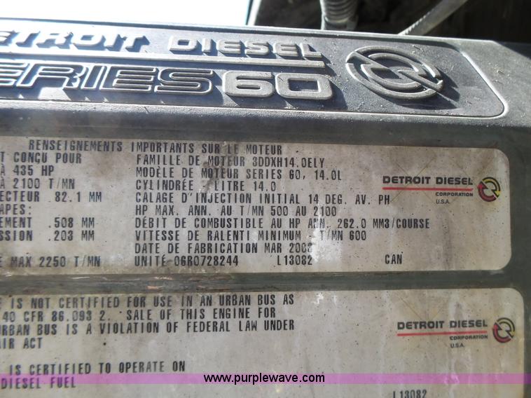 image for item L6017 2004 Freightliner Columbia semi truck