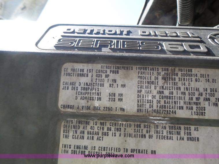 image for item L6017 2004 Freightliner Columbia semi truck