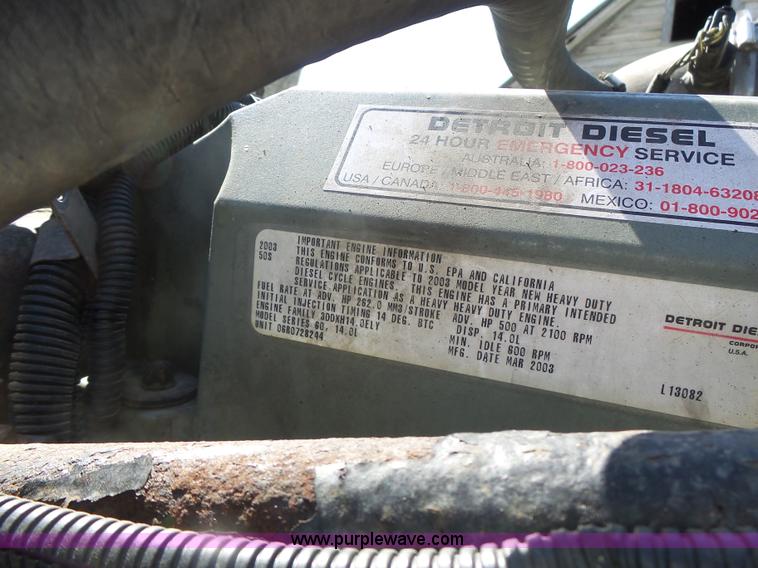 image for item L6017 2004 Freightliner Columbia semi truck