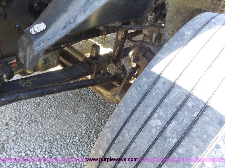 image for item L6017 2004 Freightliner Columbia semi truck