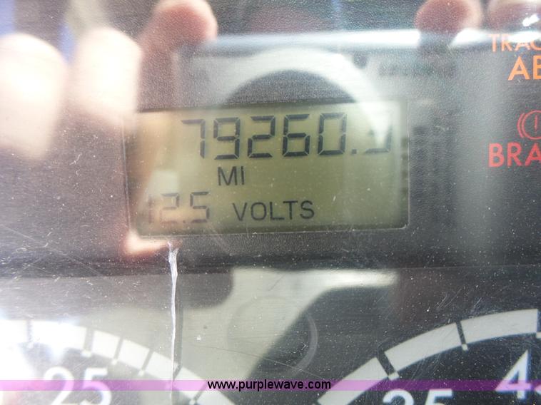 image for item L6017 2004 Freightliner Columbia semi truck