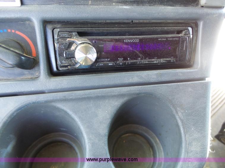 image for item L6017 2004 Freightliner Columbia semi truck