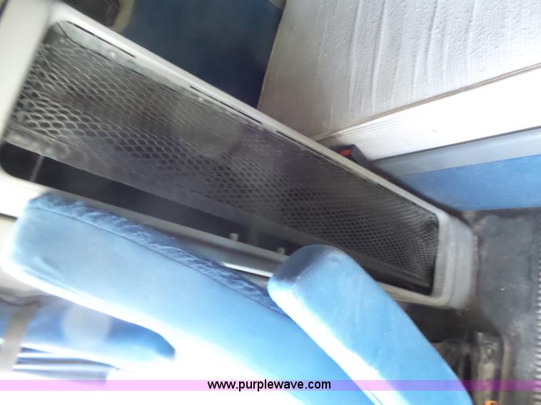 image for item L6017 2004 Freightliner Columbia semi truck