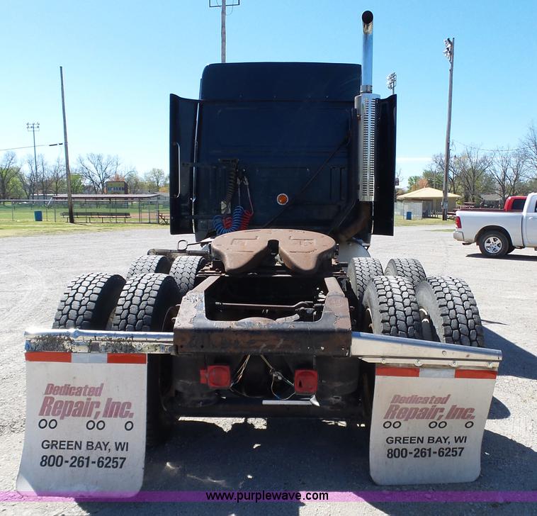 image for item L6321 1995 Volvo WIA semi truck