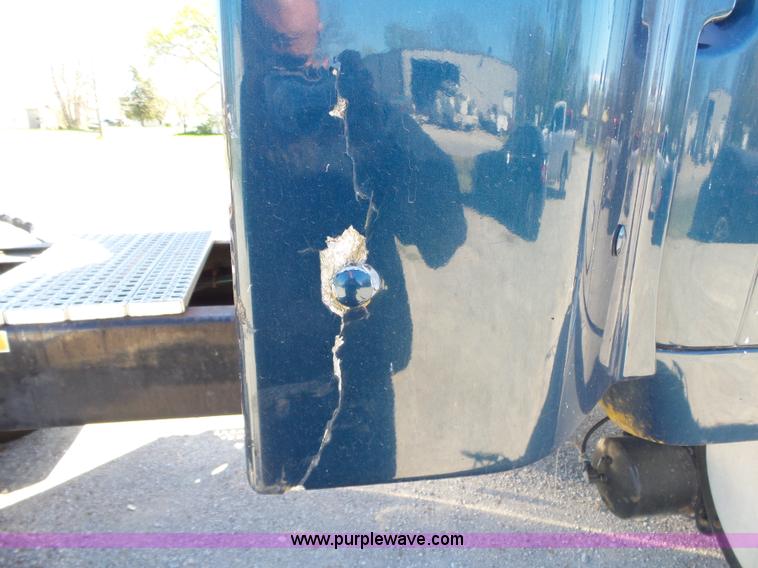 image for item L6321 1995 Volvo WIA semi truck