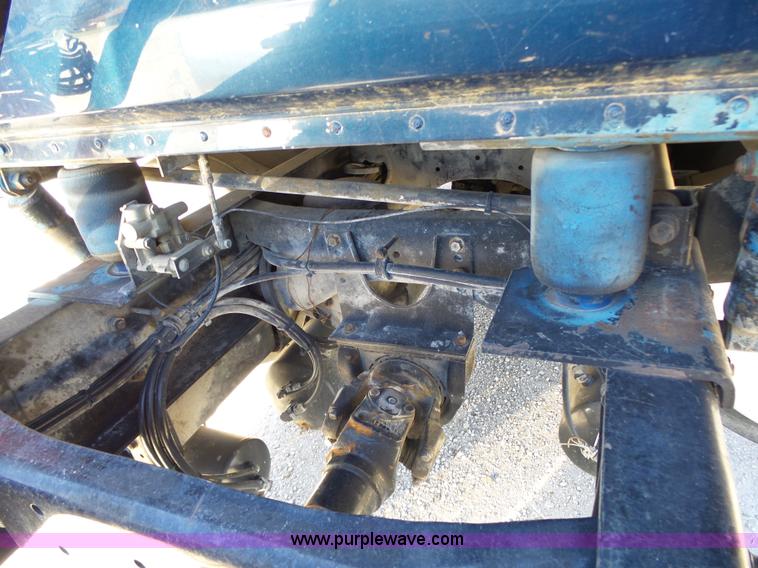 image for item L6321 1995 Volvo WIA semi truck