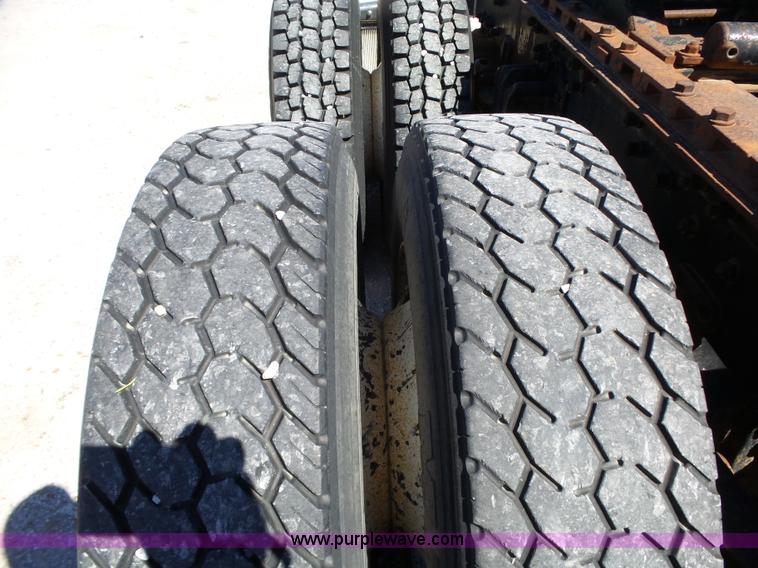 image for item L6321 1995 Volvo WIA semi truck