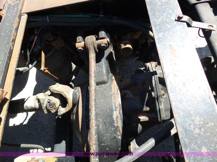 image for item L6321 1995 Volvo WIA semi truck