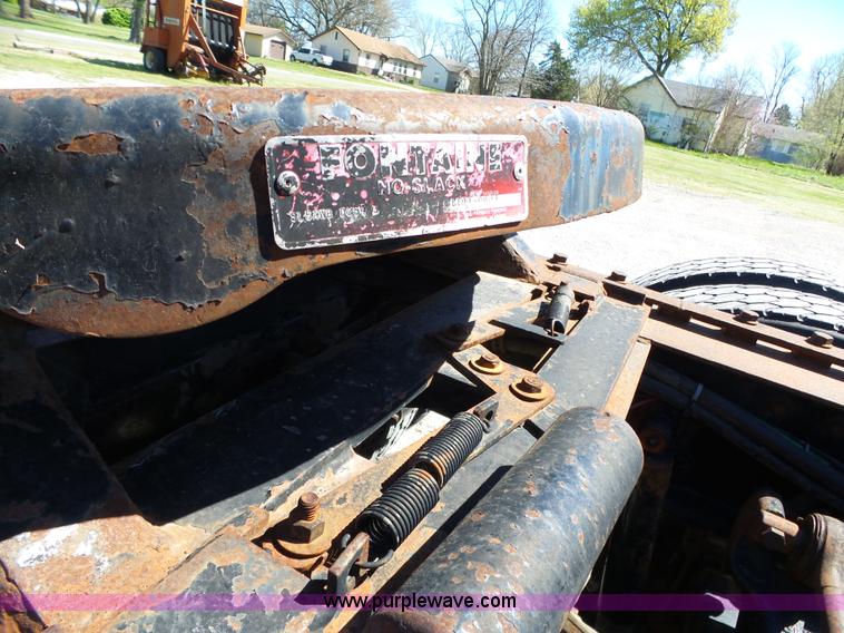 image for item L6321 1995 Volvo WIA semi truck