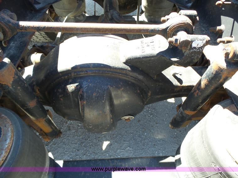 image for item L6321 1995 Volvo WIA semi truck