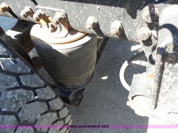 image for item L6321 1995 Volvo WIA semi truck