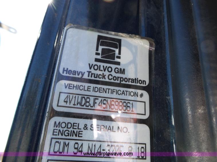 image for item L6321 1995 Volvo WIA semi truck