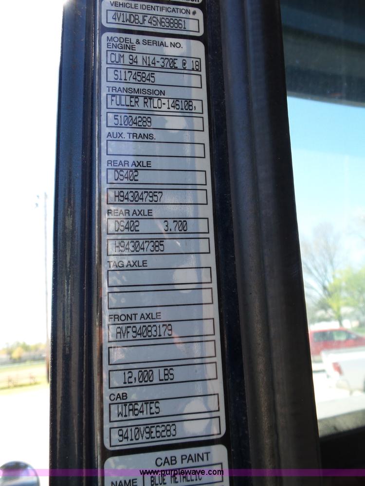 image for item L6321 1995 Volvo WIA semi truck