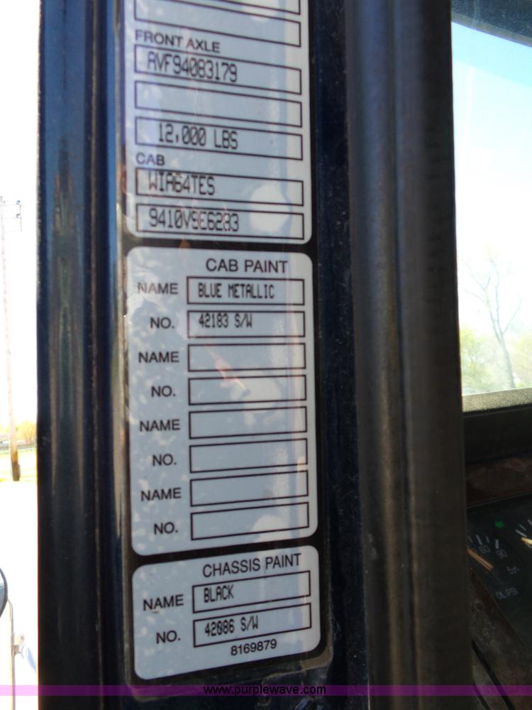 image for item L6321 1995 Volvo WIA semi truck