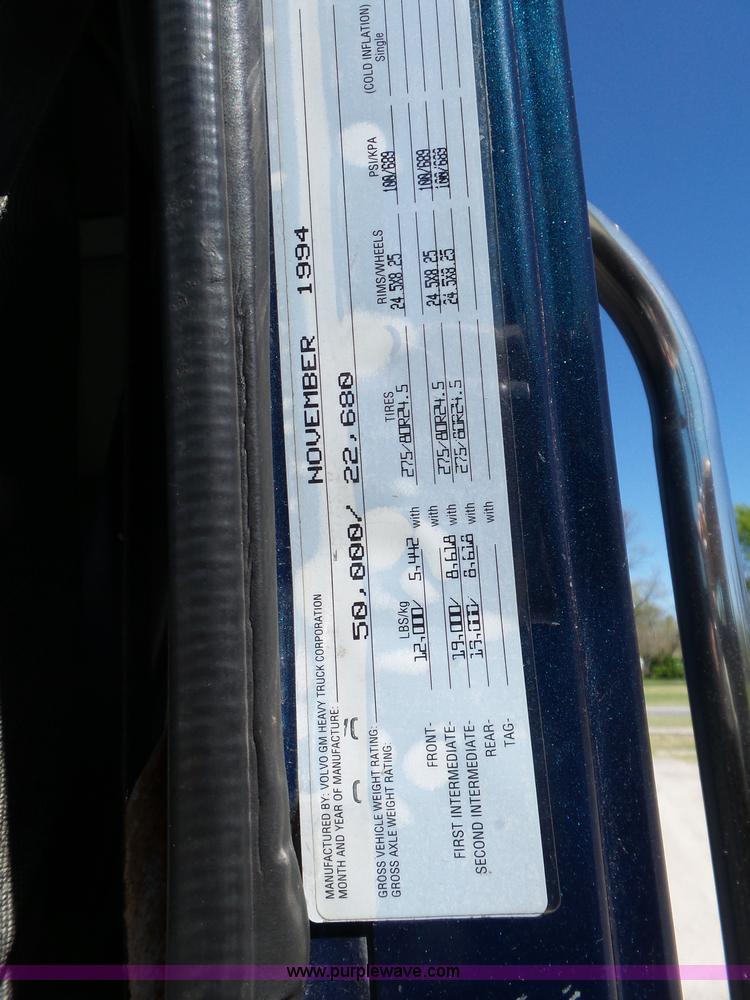 image for item L6321 1995 Volvo WIA semi truck