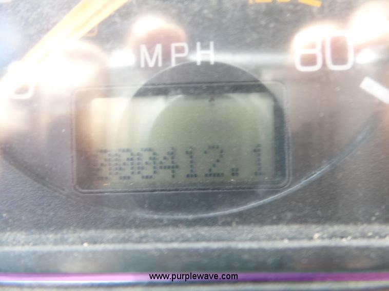 image for item L6321 1995 Volvo WIA semi truck