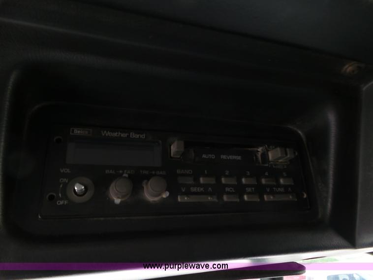 image for item L6321 1995 Volvo WIA semi truck