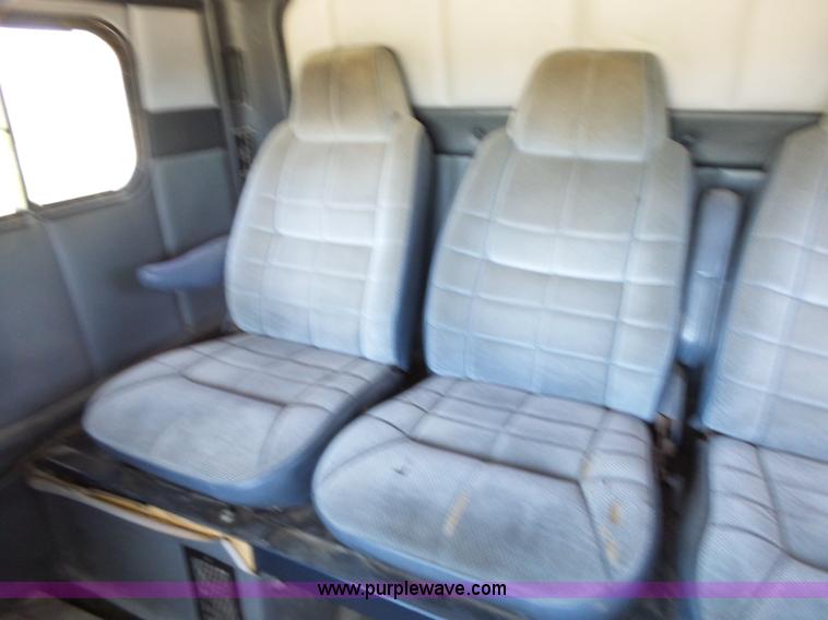 image for item L6321 1995 Volvo WIA semi truck