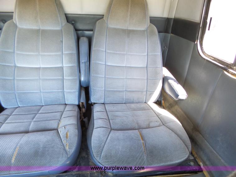 image for item L6321 1995 Volvo WIA semi truck