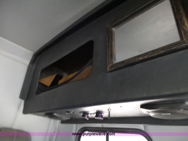 image for item L6321 1995 Volvo WIA semi truck