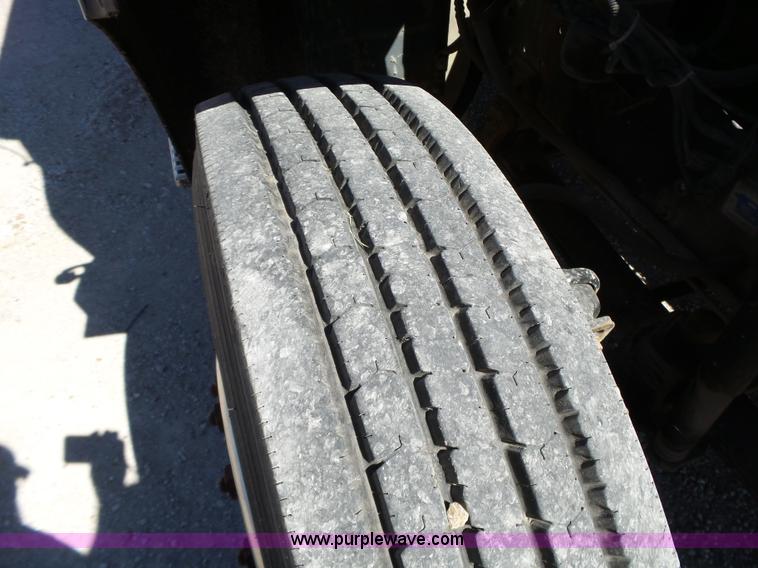 image for item L6321 1995 Volvo WIA semi truck