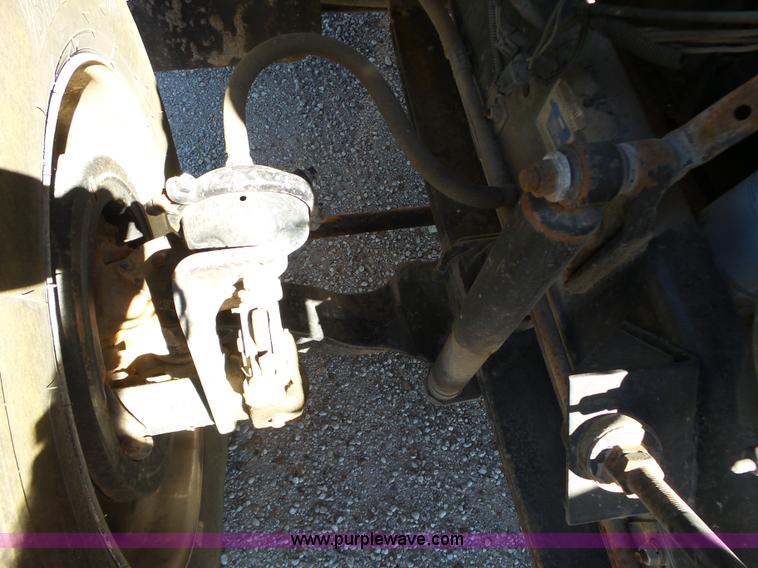 image for item L6321 1995 Volvo WIA semi truck