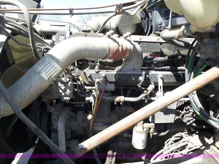 image for item L6321 1995 Volvo WIA semi truck