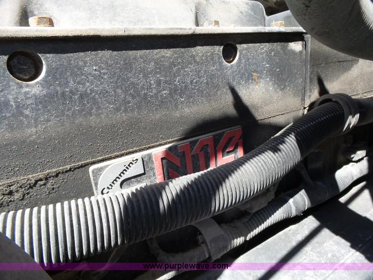 image for item L6321 1995 Volvo WIA semi truck