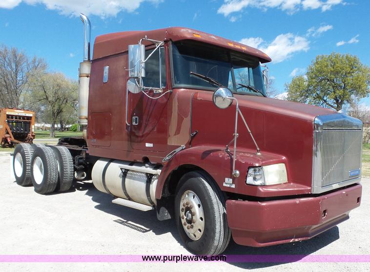 image for item L6322 1993 Volvo WIAM semi truck
