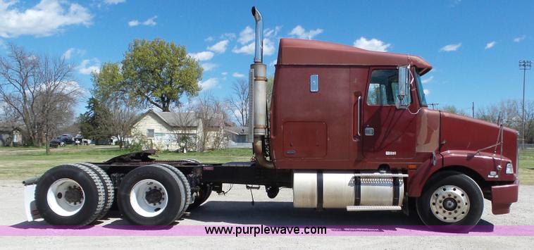 image for item L6322 1993 Volvo WIAM semi truck