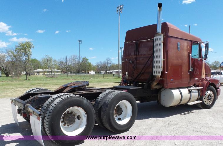 image for item L6322 1993 Volvo WIAM semi truck