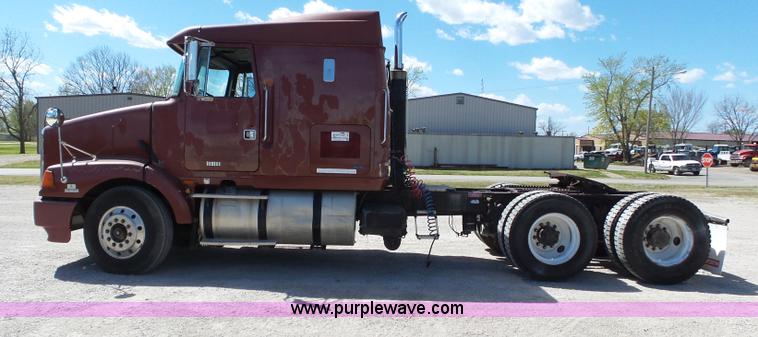 image for item L6322 1993 Volvo WIAM semi truck