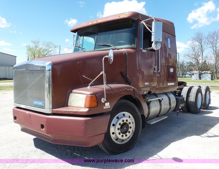 image for item L6322 1993 Volvo WIAM semi truck