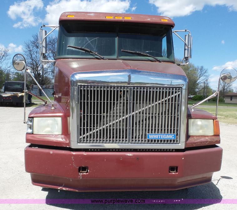 image for item L6322 1993 Volvo WIAM semi truck