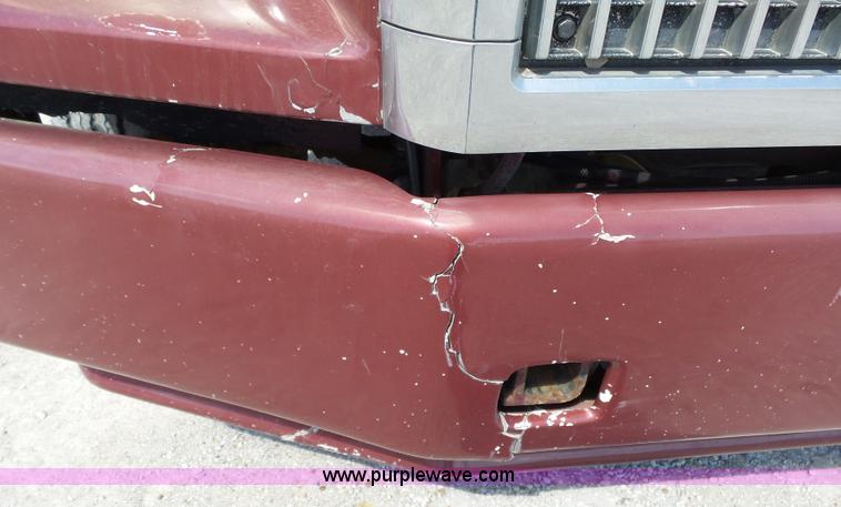 image for item L6322 1993 Volvo WIAM semi truck