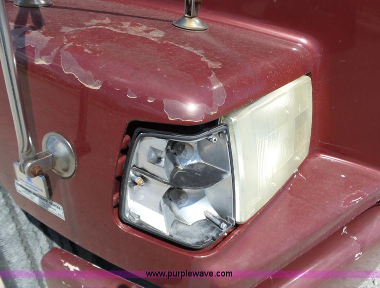 image for item L6322 1993 Volvo WIAM semi truck