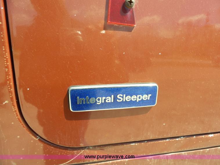 image for item L6322 1993 Volvo WIAM semi truck